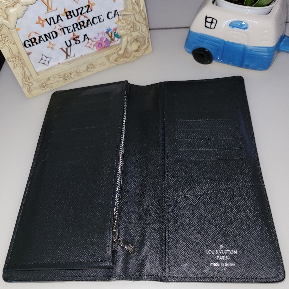 Louis Vuitton Men's Wallet Portefeuille Brazza in Epi Calfskin Leather!